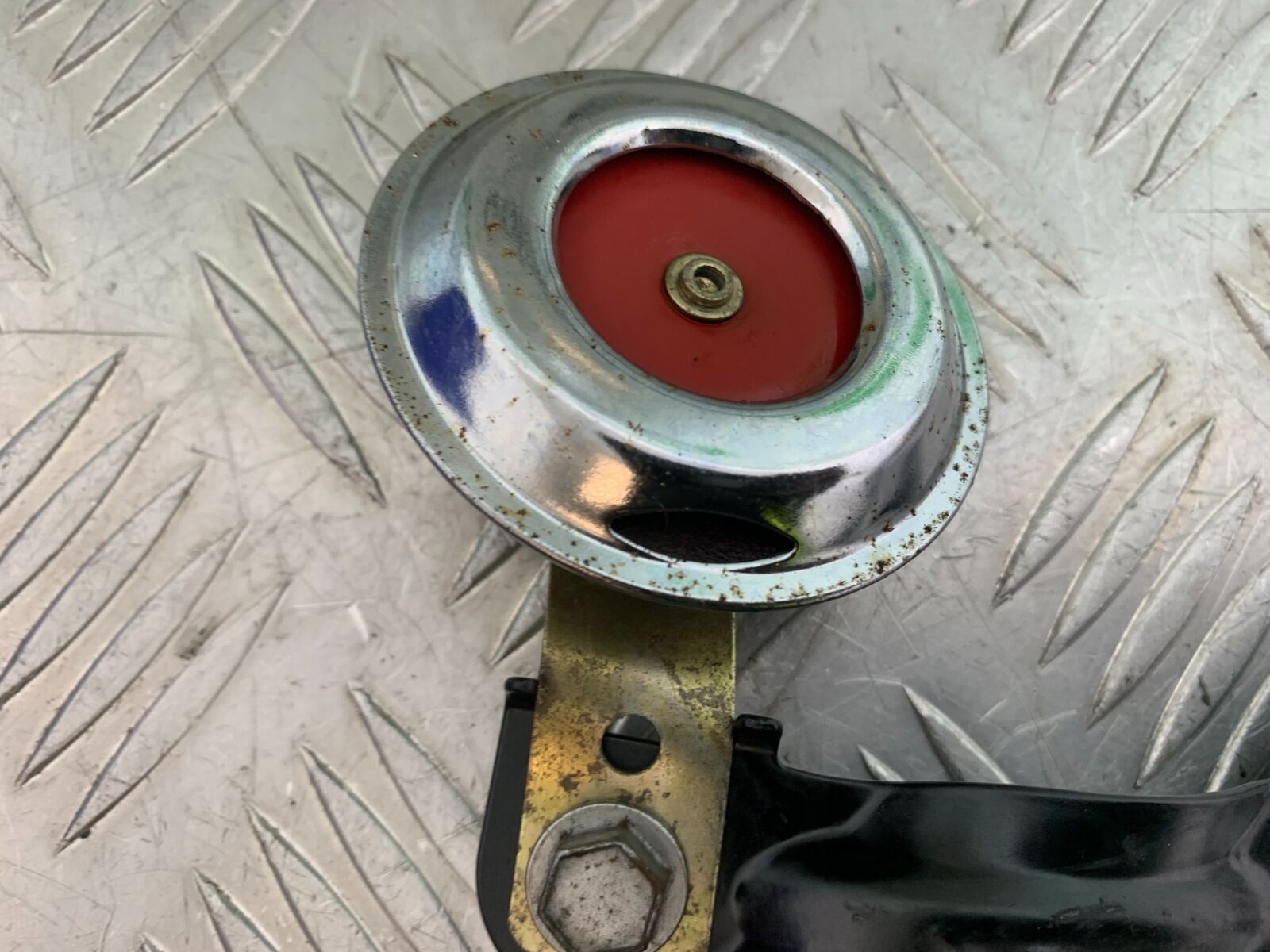 TRIUMPH THUNDERBIRD 1600 HORN AND BRACKET  YEAR 2011 (CMB1107)