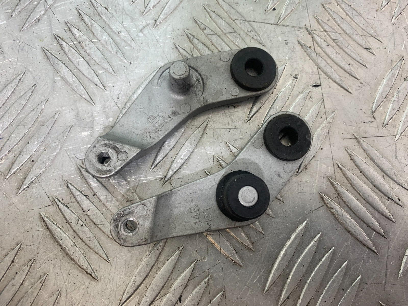 YAMAHA YZF R1 14 B BIG BANG TANK BRACKETS  2009-14 (CMB1175)