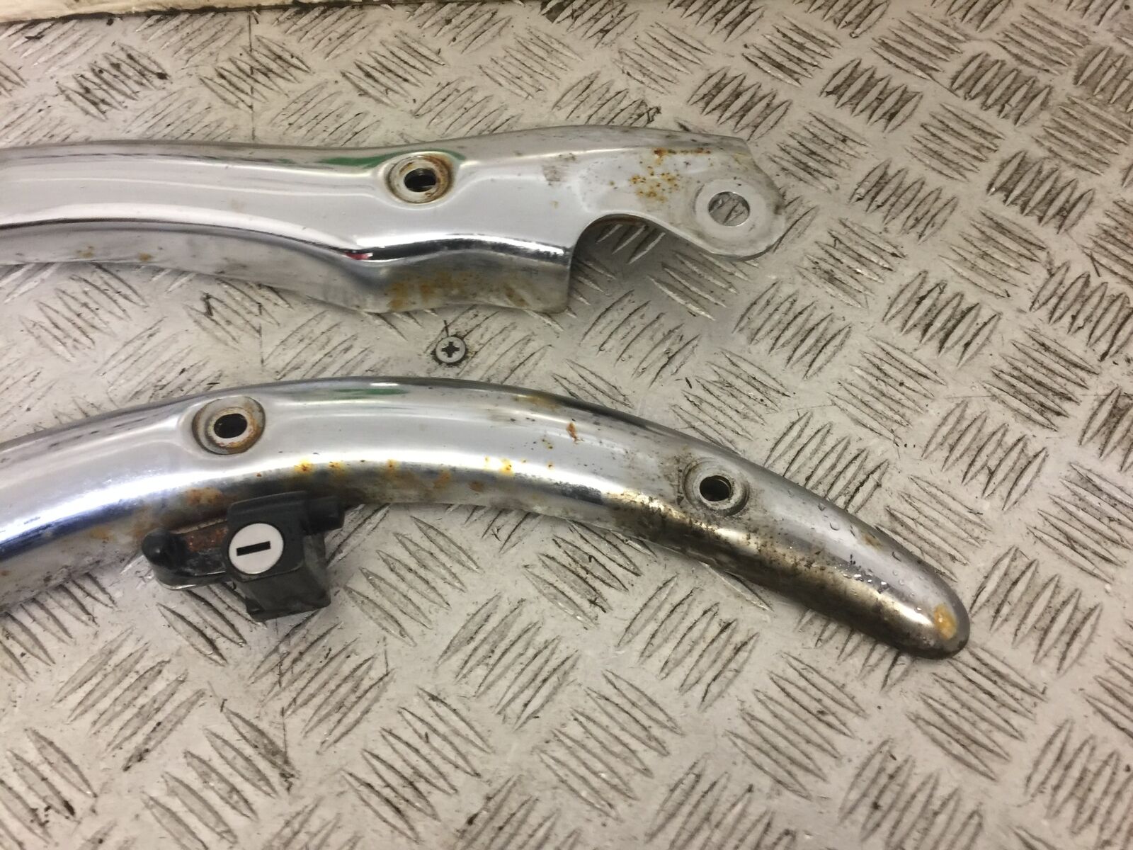 HONDA VT750 VT 750 SHADOW CHROME MUDGUARD RAILS  YEAR 1998-99 (STOCK 685)