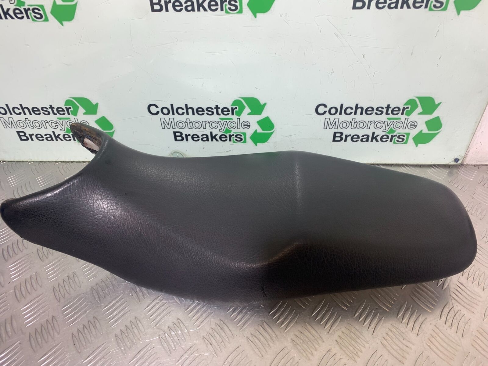 KAWASAKI Z750 ZR750 ZR-7S SEAT   YEAR 1999-05 (CMB1135)