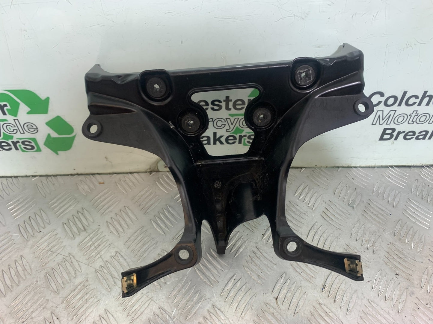 TRIUMPH 1050 SPRINT ST FAIRING BRACKET  YEAR 2004-2007 (CMB1197)