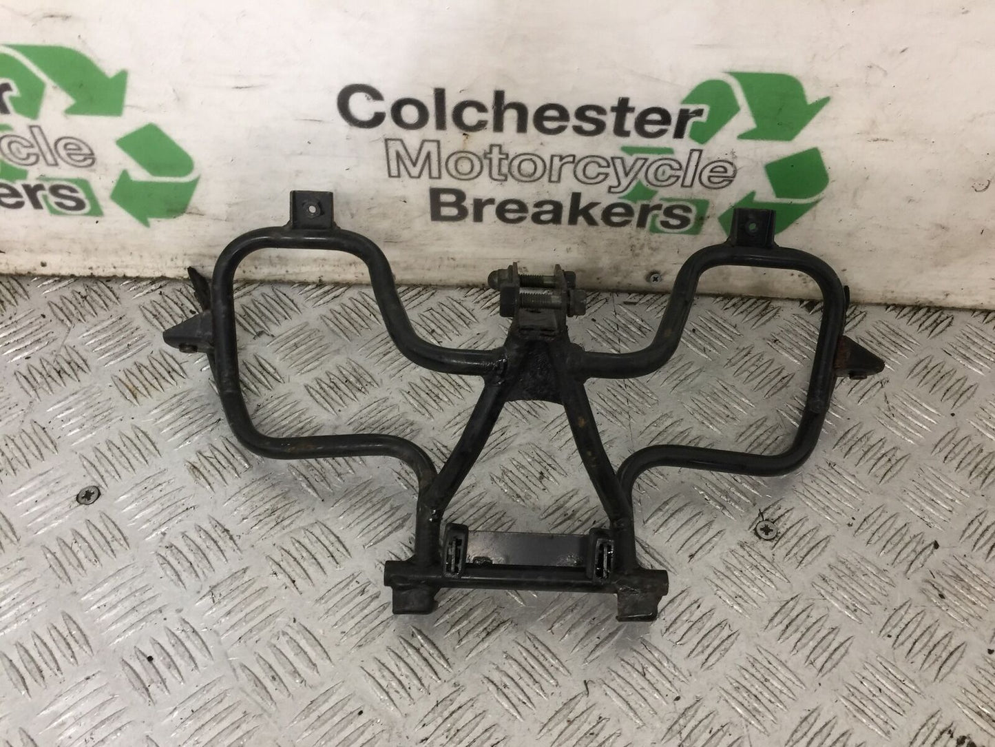 SUZUKI AN 250 BURGMAN FAIRING BRACKET   YEAR 1999  (STOCK 881)