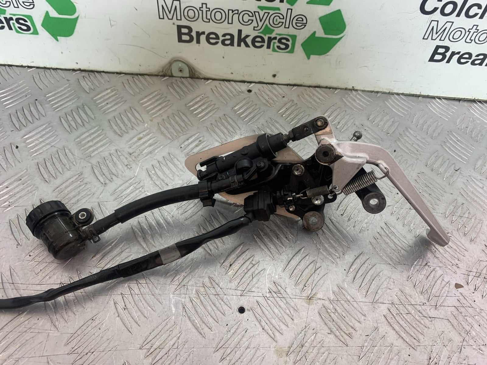 YAMAHA XSR900 XSR 900 FRONT RIGHT HANGER  YEAR 2022-2024 (CMB1215)