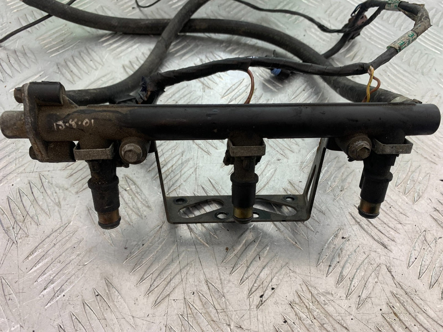 TRIUMPH 955i DAYTONA INJECTORS  YEAR 2002-2006 (CMB1229)