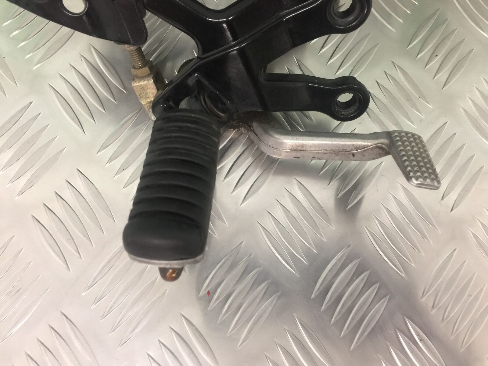 KAWASAKI ZX12R ZX12 R FRONT RIGHT HANGER  YEAR 2000 (STOCK 913)