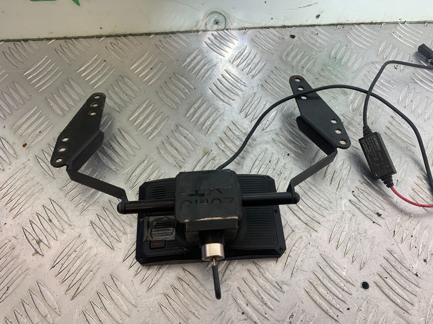 SUZUKI DL 650 V-STROM GARMIN SAT NAV AND BRACKET  YEAR 2020 (CMB1117)