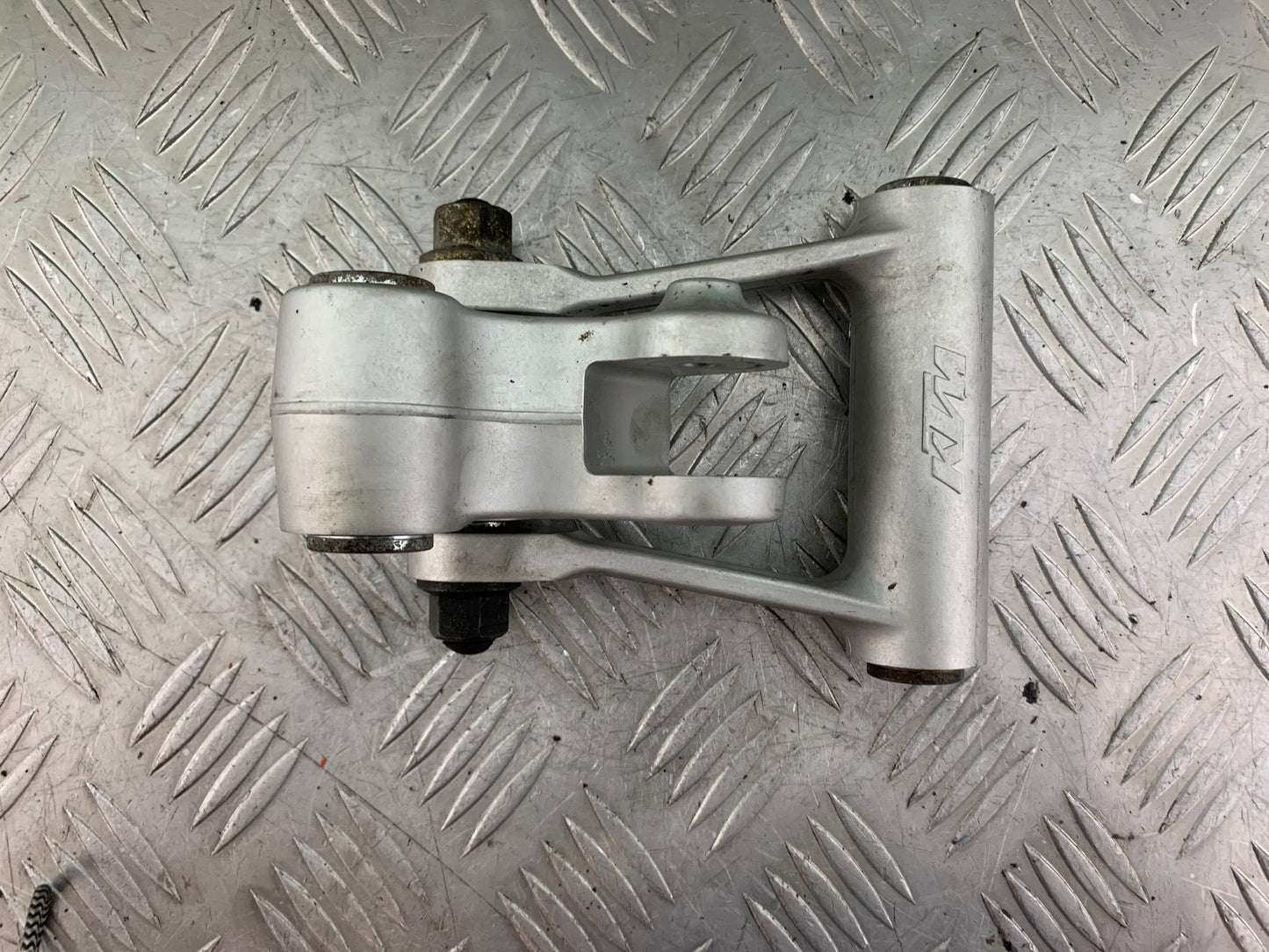 KTM 690 DUKE R LC4 REAR SHOCK LINKAGE YEAR 2012-2015  (CMB1180)