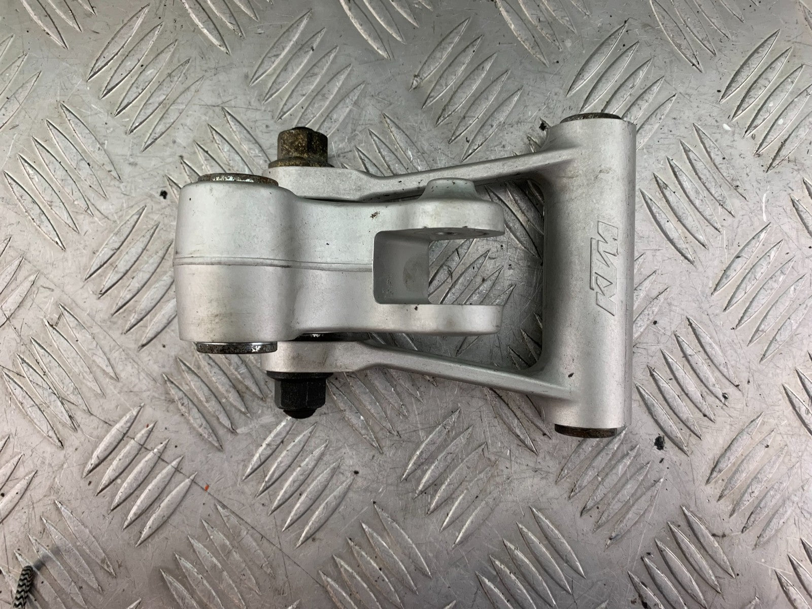KTM 690 DUKE R LC4 REAR SHOCK LINKAGE YEAR 2012-2015  (CMB1180)