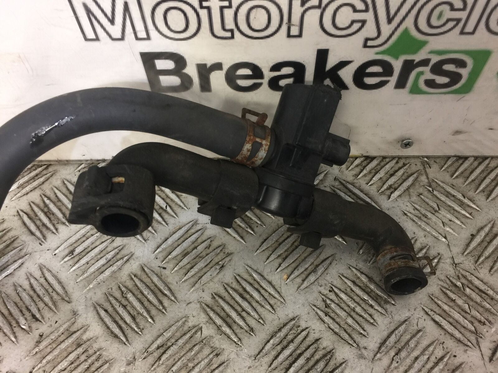 YAMAHA R6 AIR VALVE   YEAR 2008 (STOCK 318)