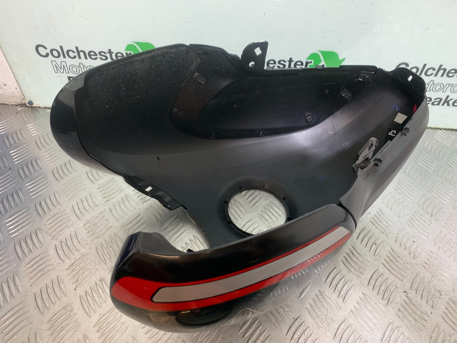 TRIUMPH TRIDENT 660 PETROL TANK COVER YEAR 2021-2024 (CMB1295)