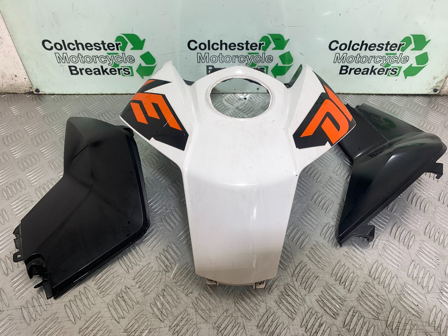 KTM DUKE 125 TANK COWL   YEAR 2012-2016 (CMB1317)