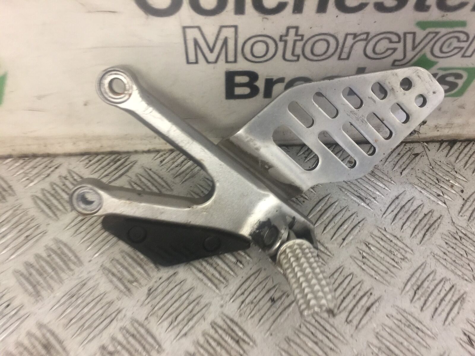 YAMAHA R6 FRONT LEFT HANGER   YEAR 2008-2014 (STOCK 637)