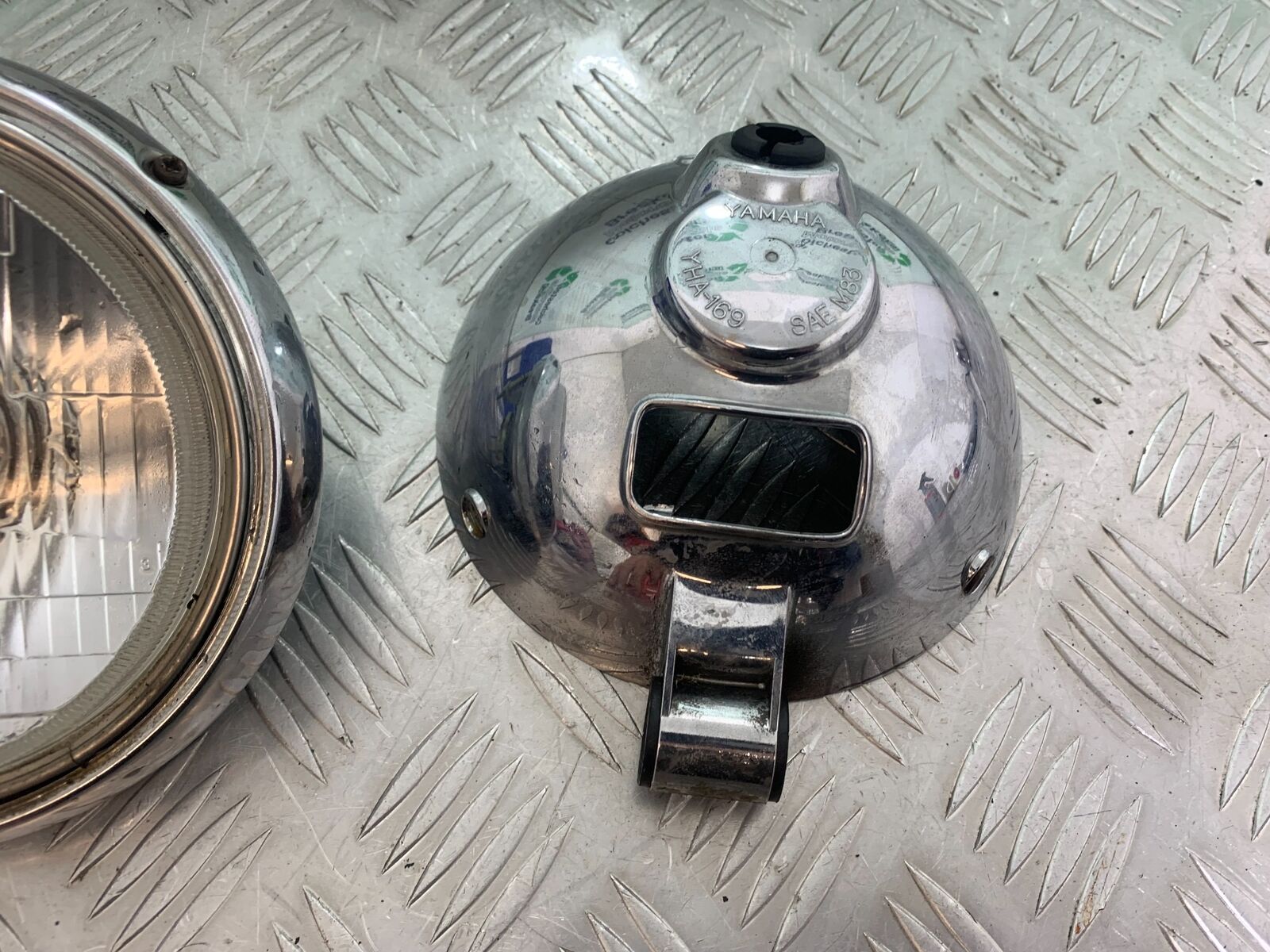 YAMAHA XV535 XV 535 VIRAGO HEADLIGHT AND BACKING  YEAR 1994-02 (CMB1044)