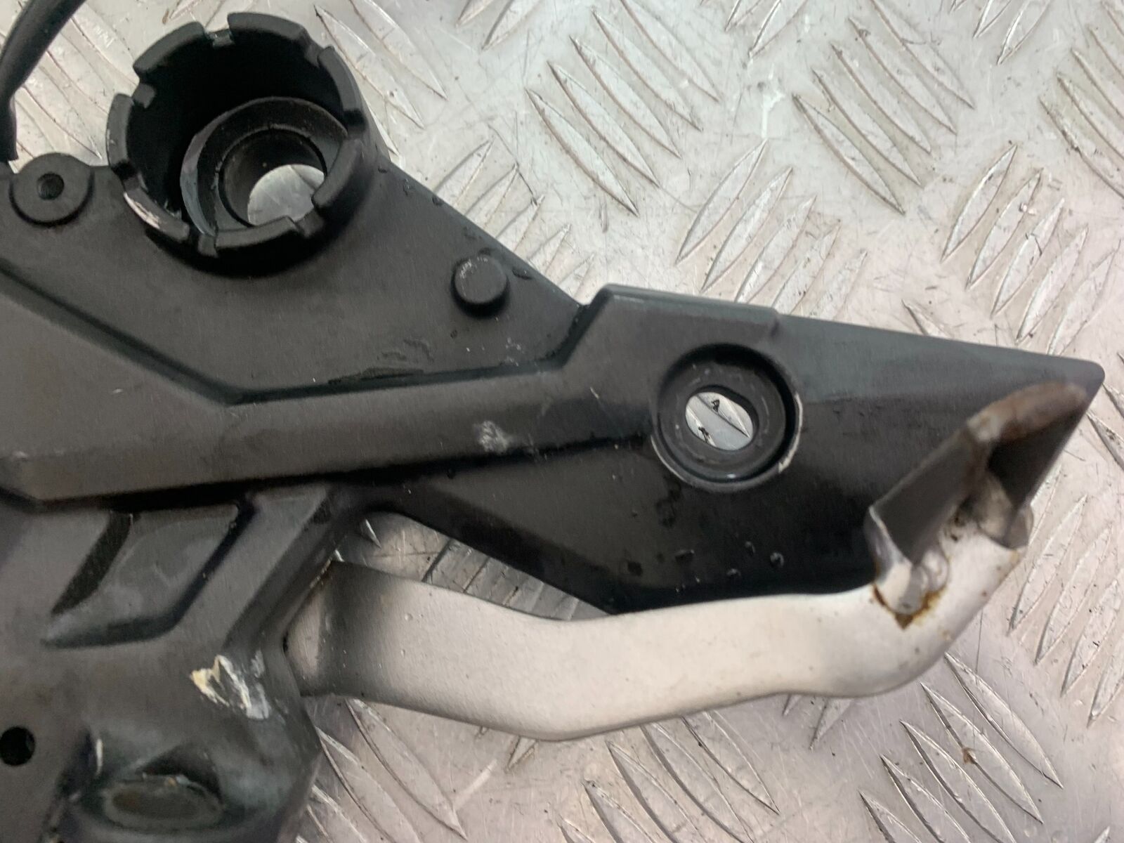 KAWASAKI Z650 ER650 KNFAN FRONT RIGHT HANGER  YEAR 2022-2024 (CMB1112)