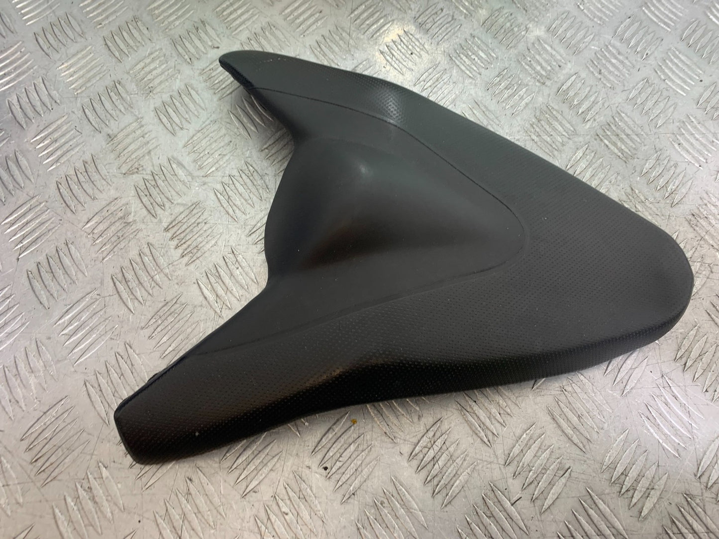 APRILIA TUONO 1000 V4R REAR SEAT YEAR 2011-13  (CMB1316)