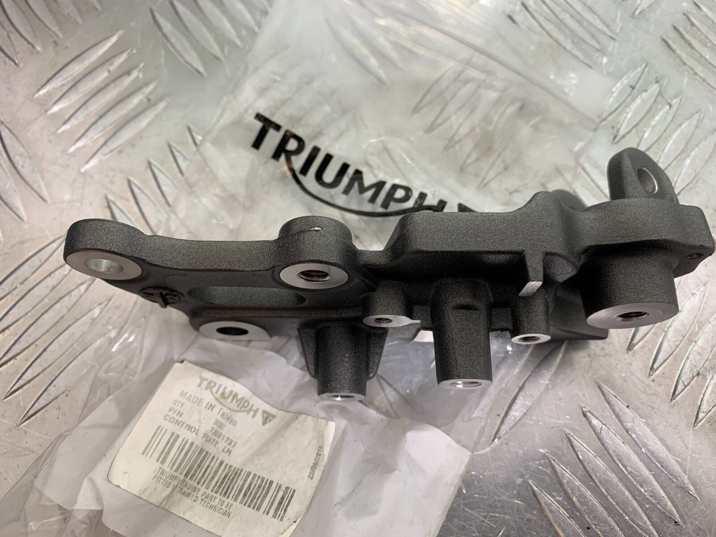 TRIUMPH 1050 SPEED TRIPLE RS FRONT RIGHT HANGER    YEAR 2018-2020 (CMB1029)