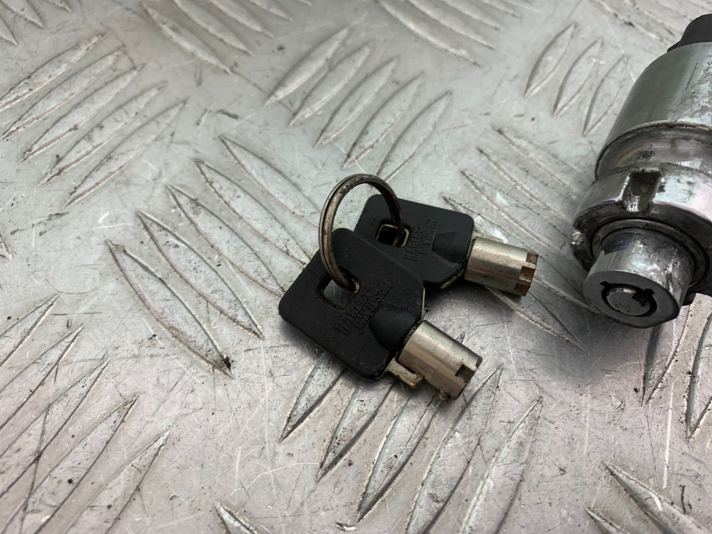 HARLEY DAVIDSON FXS BLACKLINE 1585 IGNITION SWITCH AND KEYS YEAR 2012 (CMB1147)