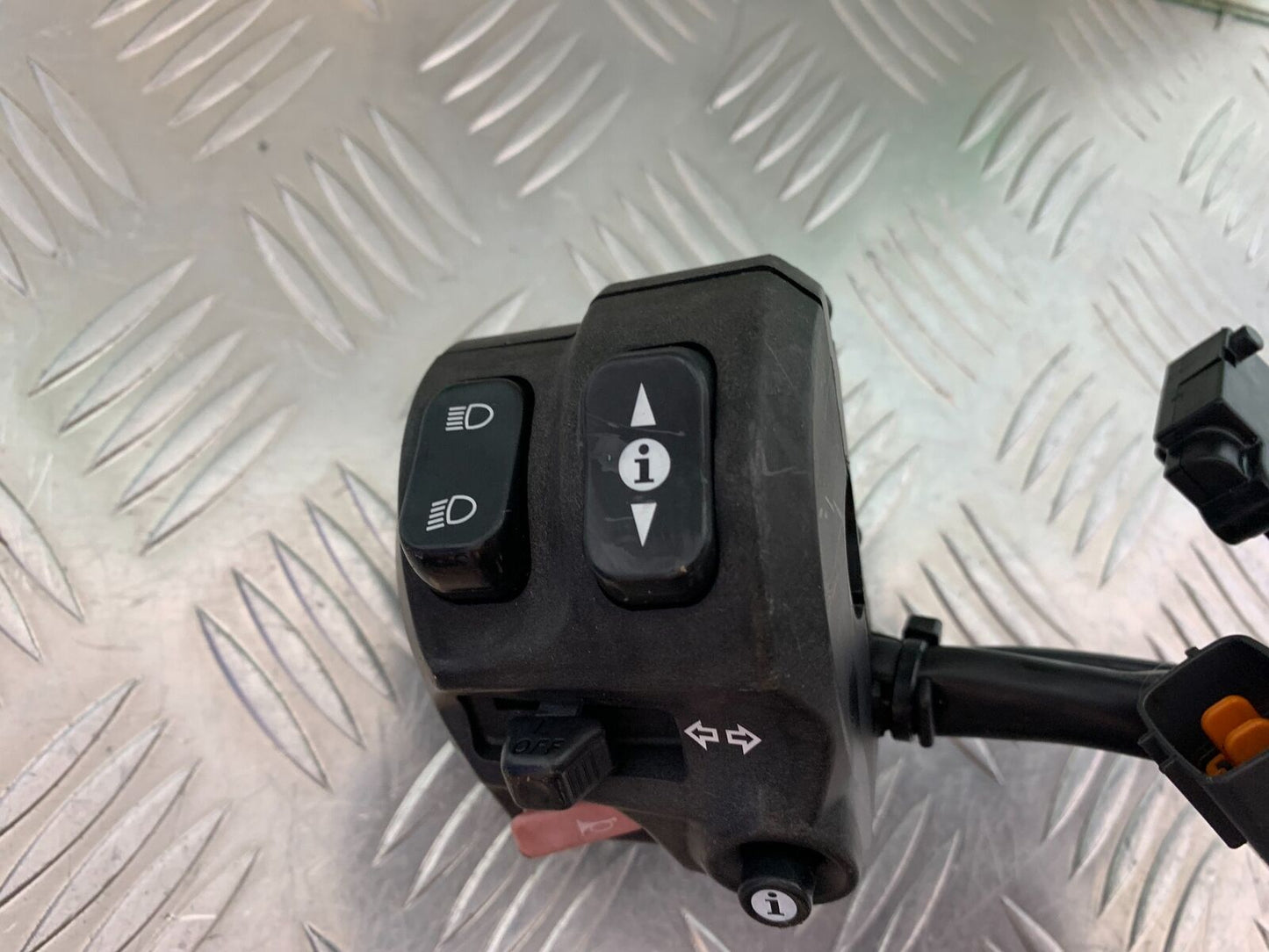 TRIUMPH TIGER 1200 EXPLORER LEFT SWITCH GEAR  YEAR 2012-2015 (STOCK 992)