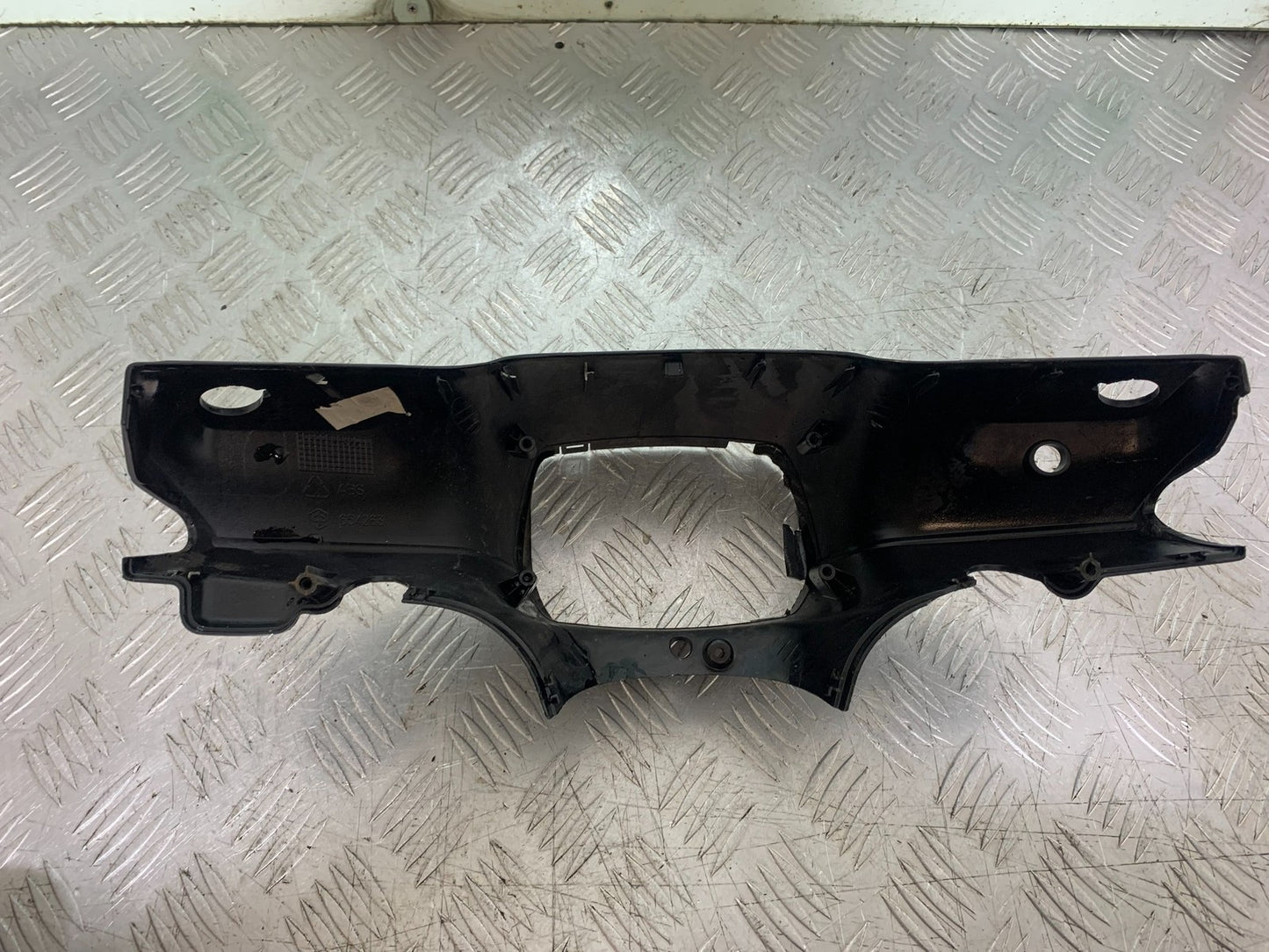 PIAGGIO VESPA LX50 LX S 50 HEADLIGHT SURROUND   YEAR 2007-2016 (CMB1290)