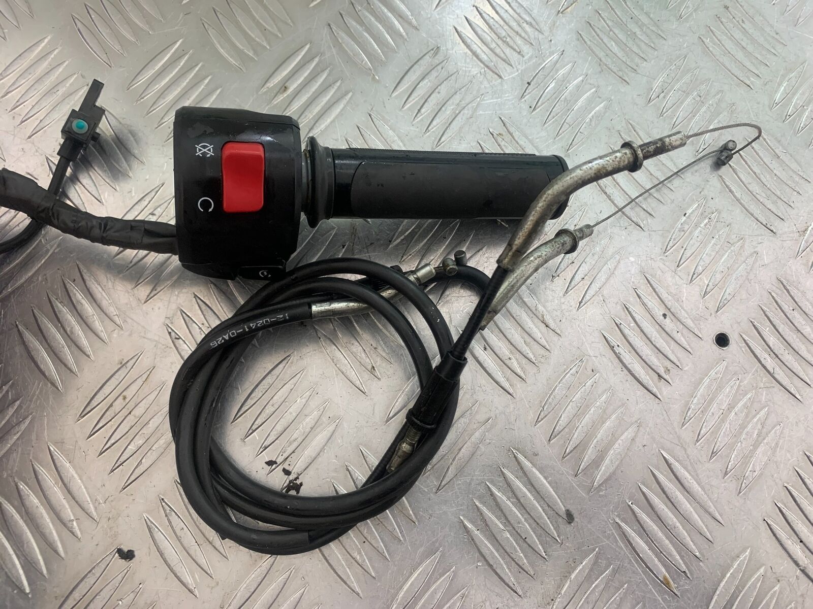 HONDA VFR400 VFR 400 NC21 THROTTLE CABLES & SWITCH GEAR  YEAR 1986-87 (CMB1043)