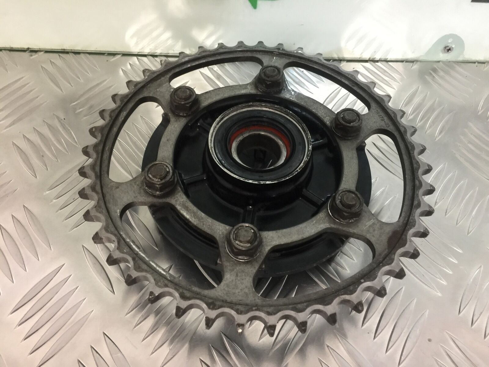 YAMAHA YZF R1 5PW SPROCKET CARRIER  YEAR 2002-2003 (STOCK 929)