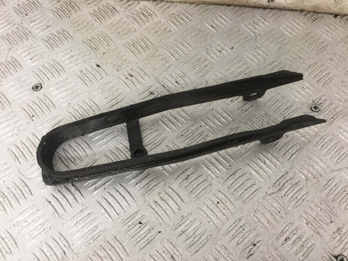 HONDA CBR1000 rr FIREBLADE CHAIN GUIDE  YEAR 2004  (STOCK 853)