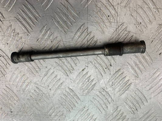 KAWASAKI GPZ600 GPZ 600 FRONT WHEEL SPINDLE    YEAR 1988-90 (CMB1258)