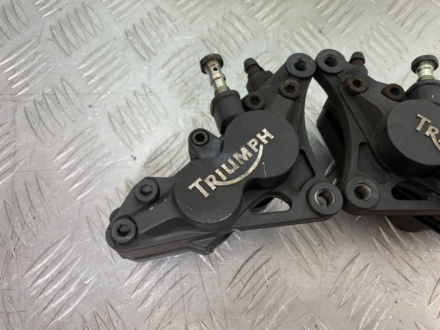 TRIUMPH 955i SPRINT ST FRONT BRAKE CALIPERS YEAR 1999-04 (CMB1230)