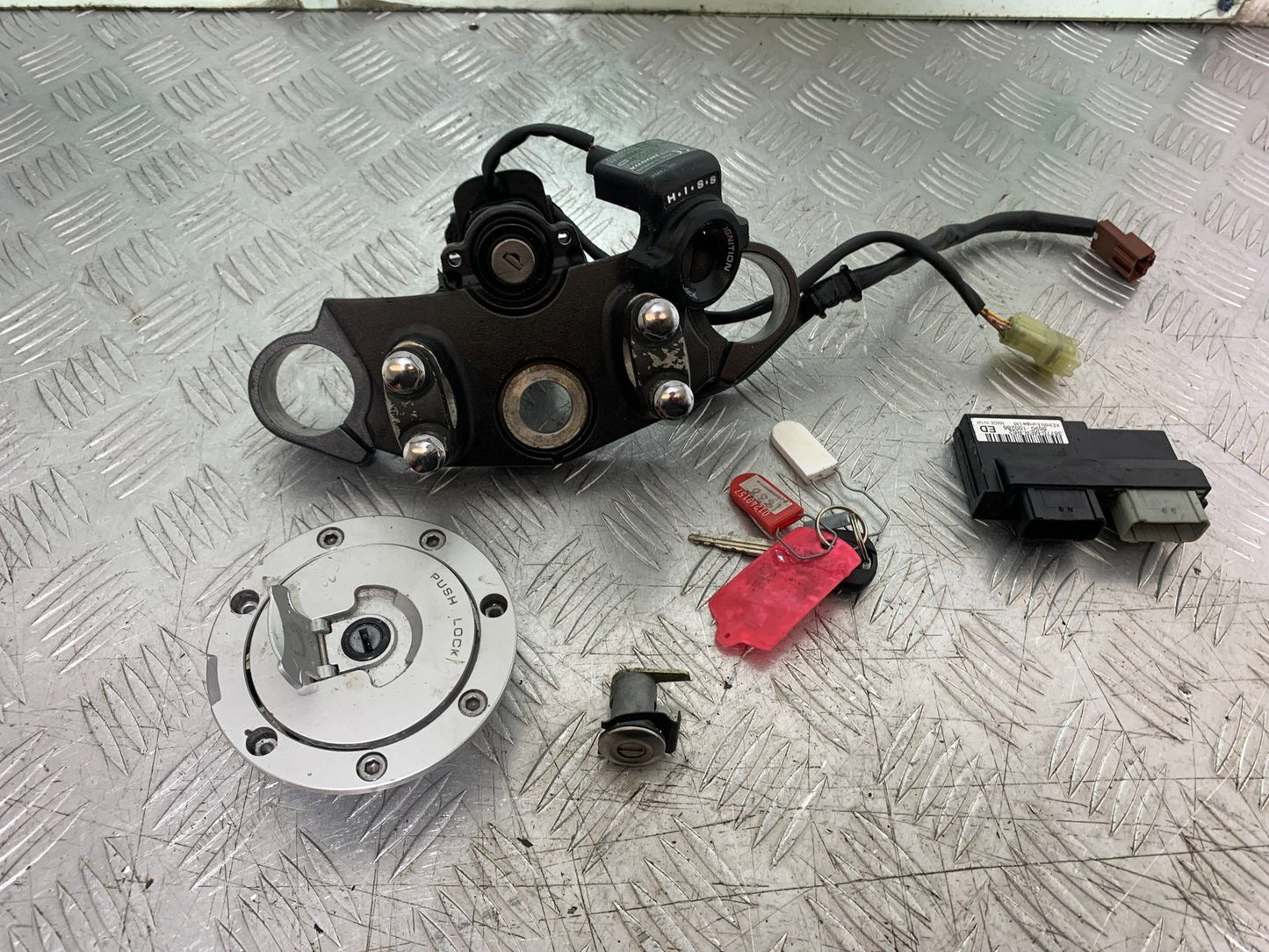 HONDA CBF600 CBF 600 ECU LOCKS AND KEY  YEAR 2004 -07 (CMB1247)