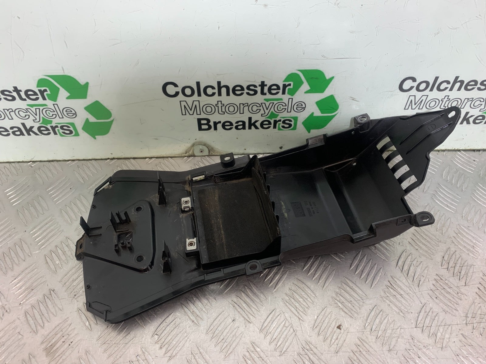 APRILIA TUONO 1000 V4R UNDERTRAY  YEAR 2011-13  (CMB1331)
