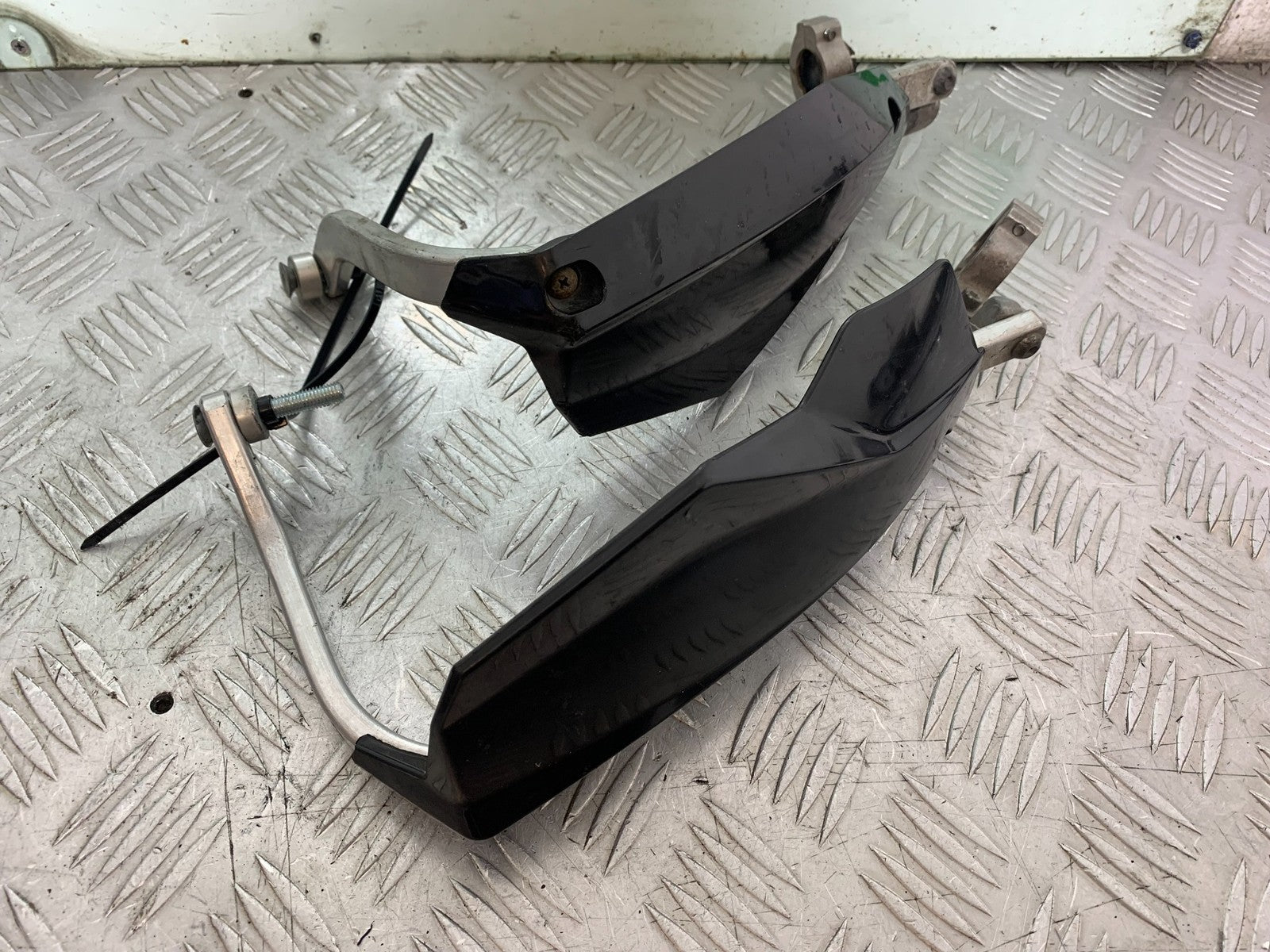 KTM DUKE 125 HAND GUARDS YEAR 2012-2016 (CMB1317)