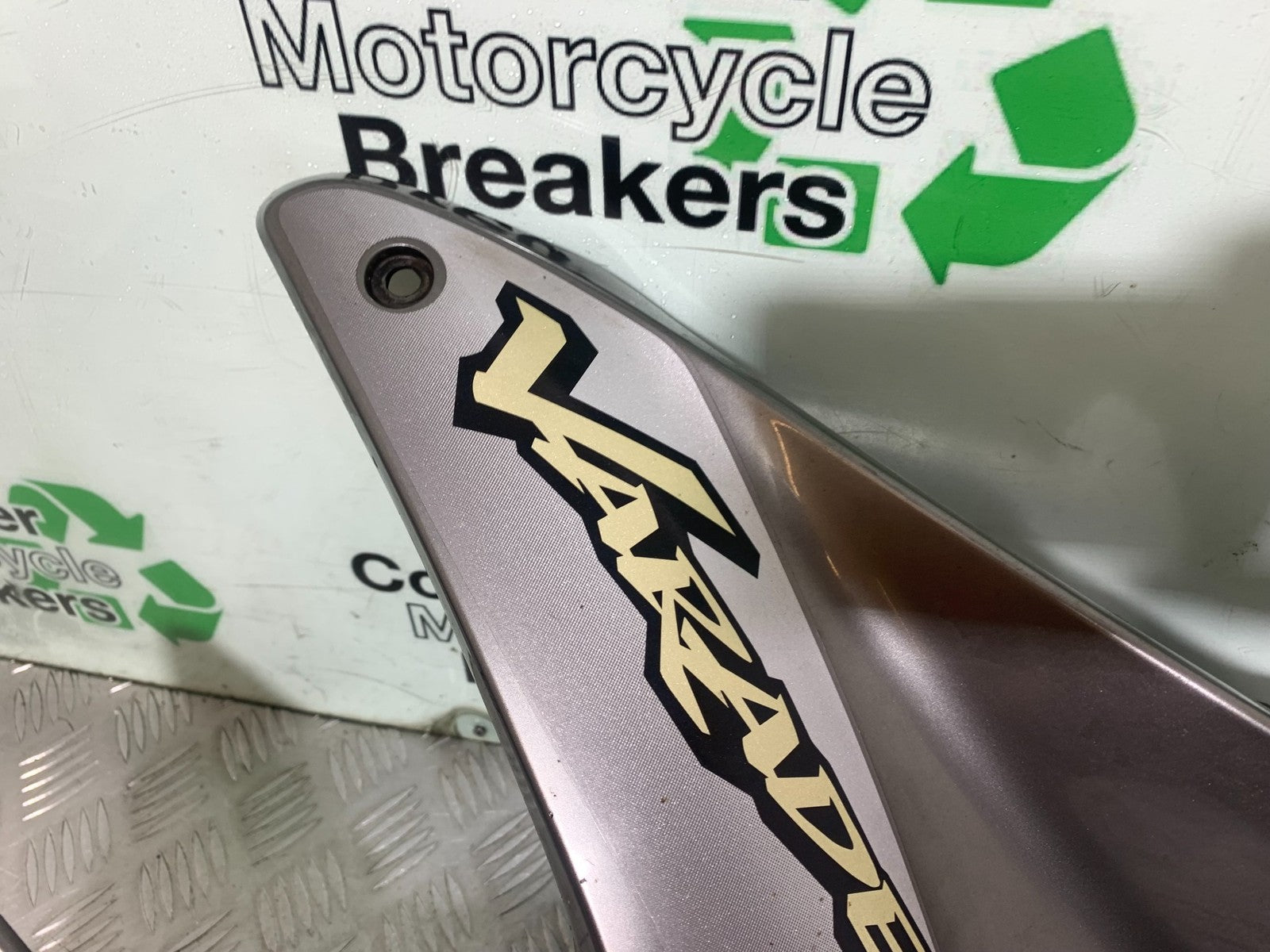 HONDA XL125 VARADERO RIGHT FAIRING PANEL  YEAR 2001-2006  (CMB1210)