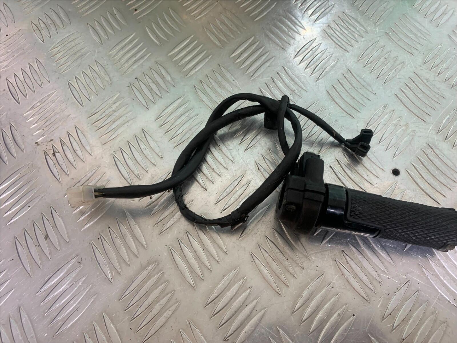 HONDA CBR125 CBR 125 RIGHT SWITCH GEAR   YEAR 2007-10 (CMB1004)