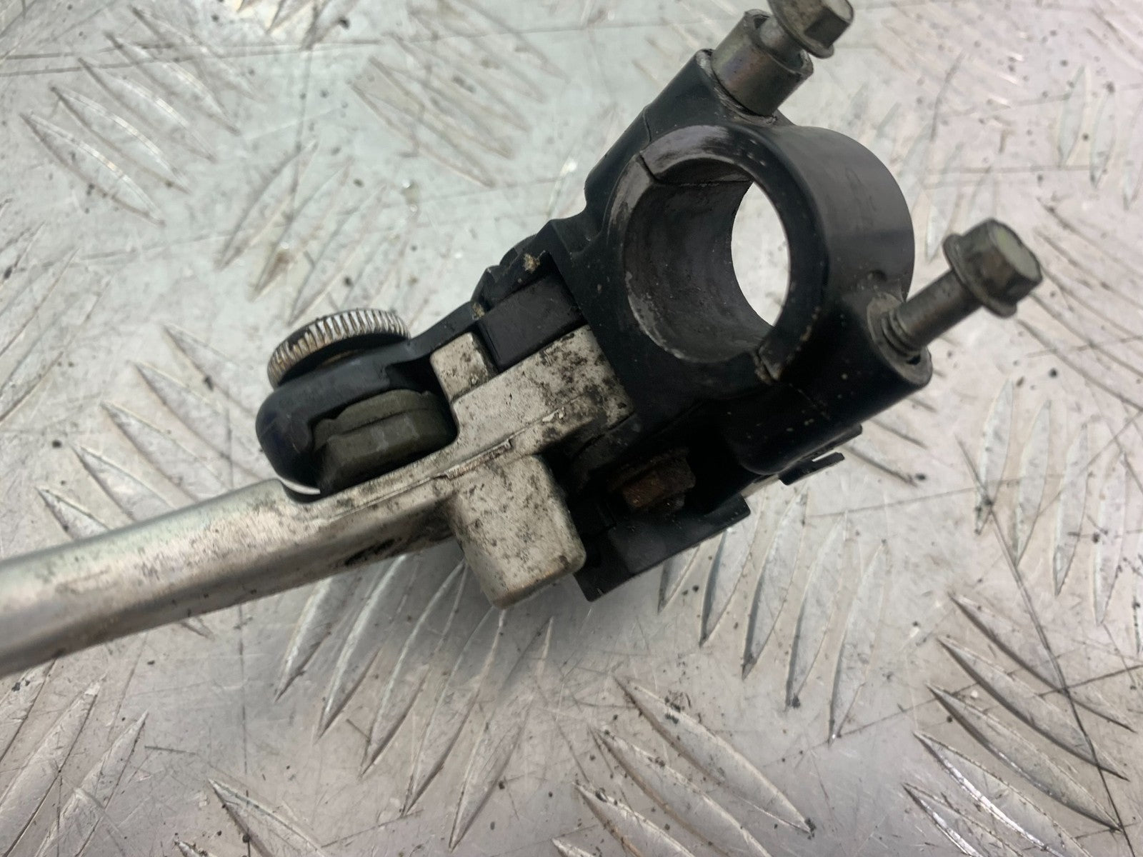 KAWASAKI ZX9R ZX9 C CLUTCH LEVER AND BRACKET  YEAR 1998-99 (CMB1213)