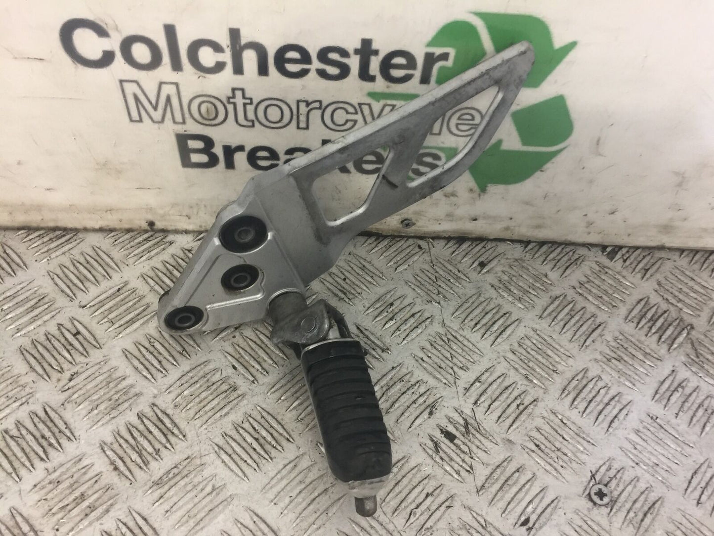 SUZUKI GSF1250 FRONT LEFT HANGER  YEAR 2012-2014 (STOCK 650)