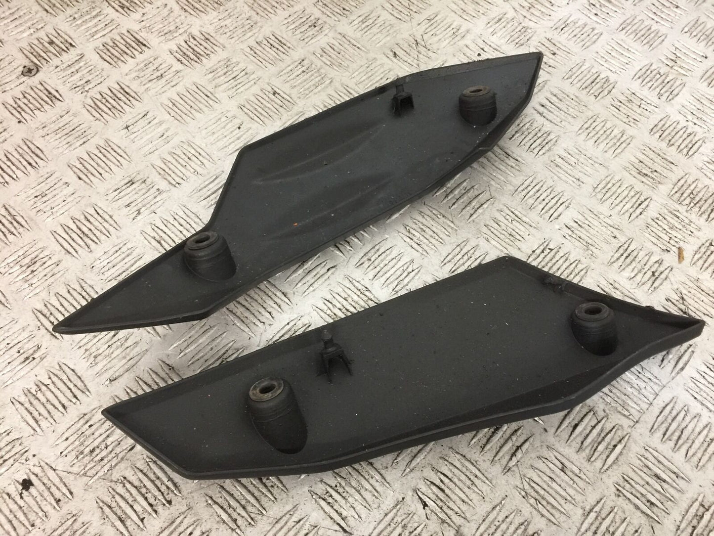 KAWASAKI Z1000 LEFT AND RIGHT LOWER INFILLS  YEAR 2007-2009 (STOCK 763)