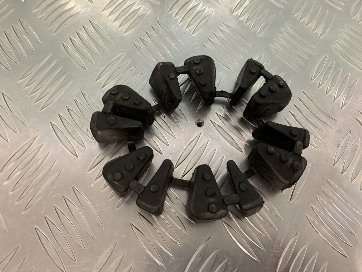 TRIUMPH TIGER 800 XCA CUSH DRIVE RUBBERS   YEAR 2015-2017 (STOCK 940)