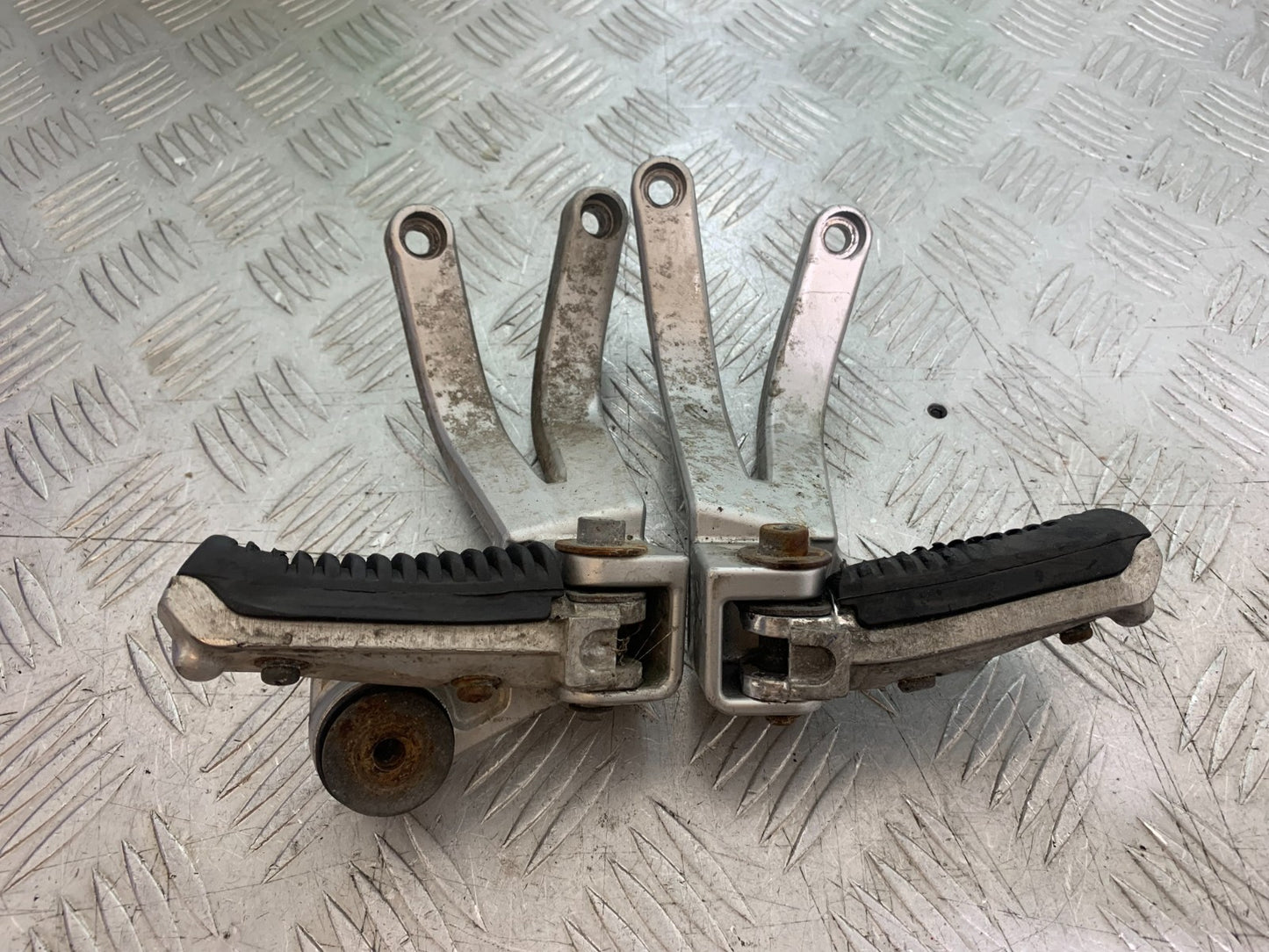 SUZUKI RF900 RF 900  REAR HANGERS YEAR 1994-1999 CMB1326