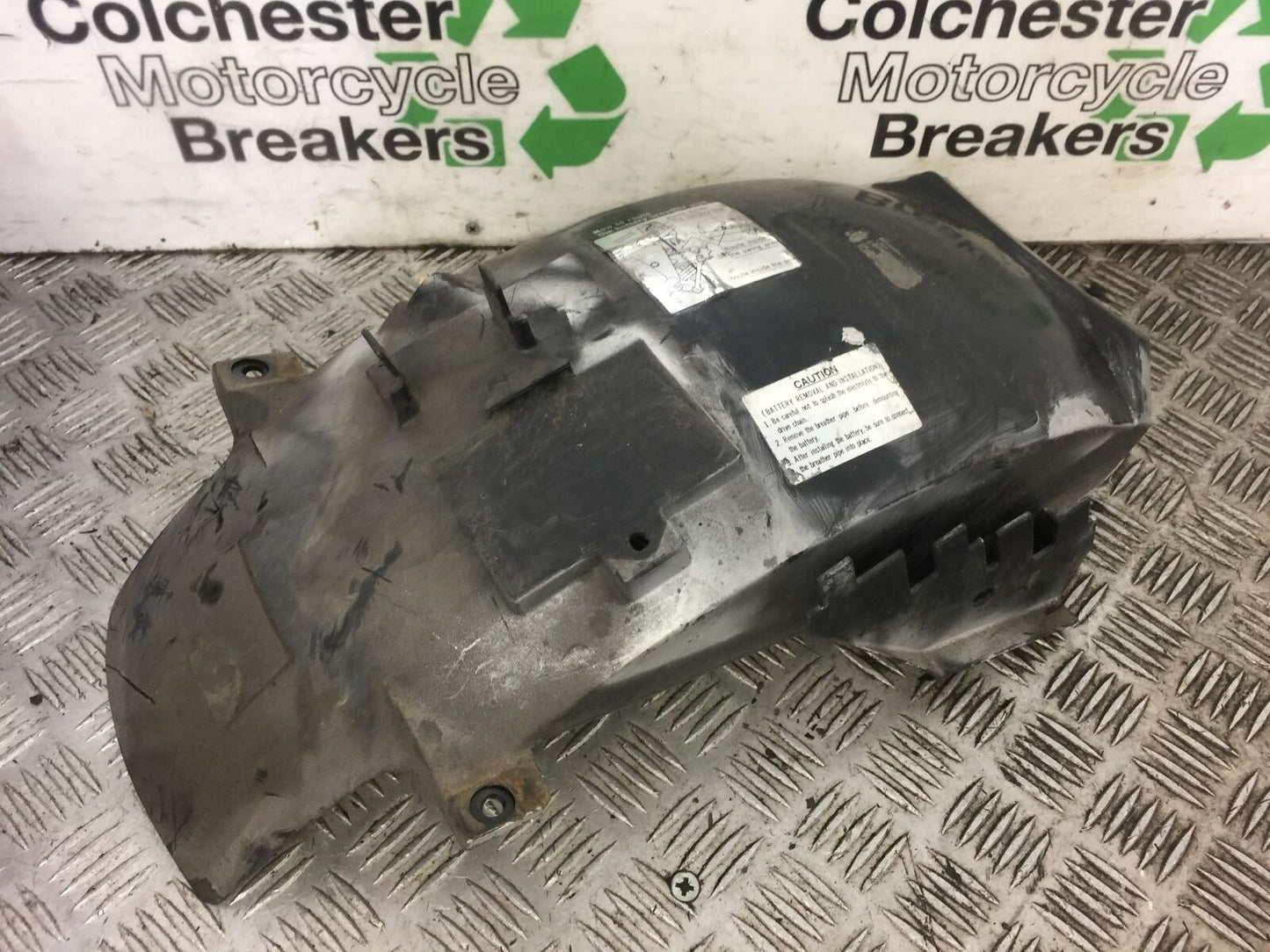YAMAHA FZR1000 FZR 1000 GENESIS INNER MUDGUARD (STOCK 433)