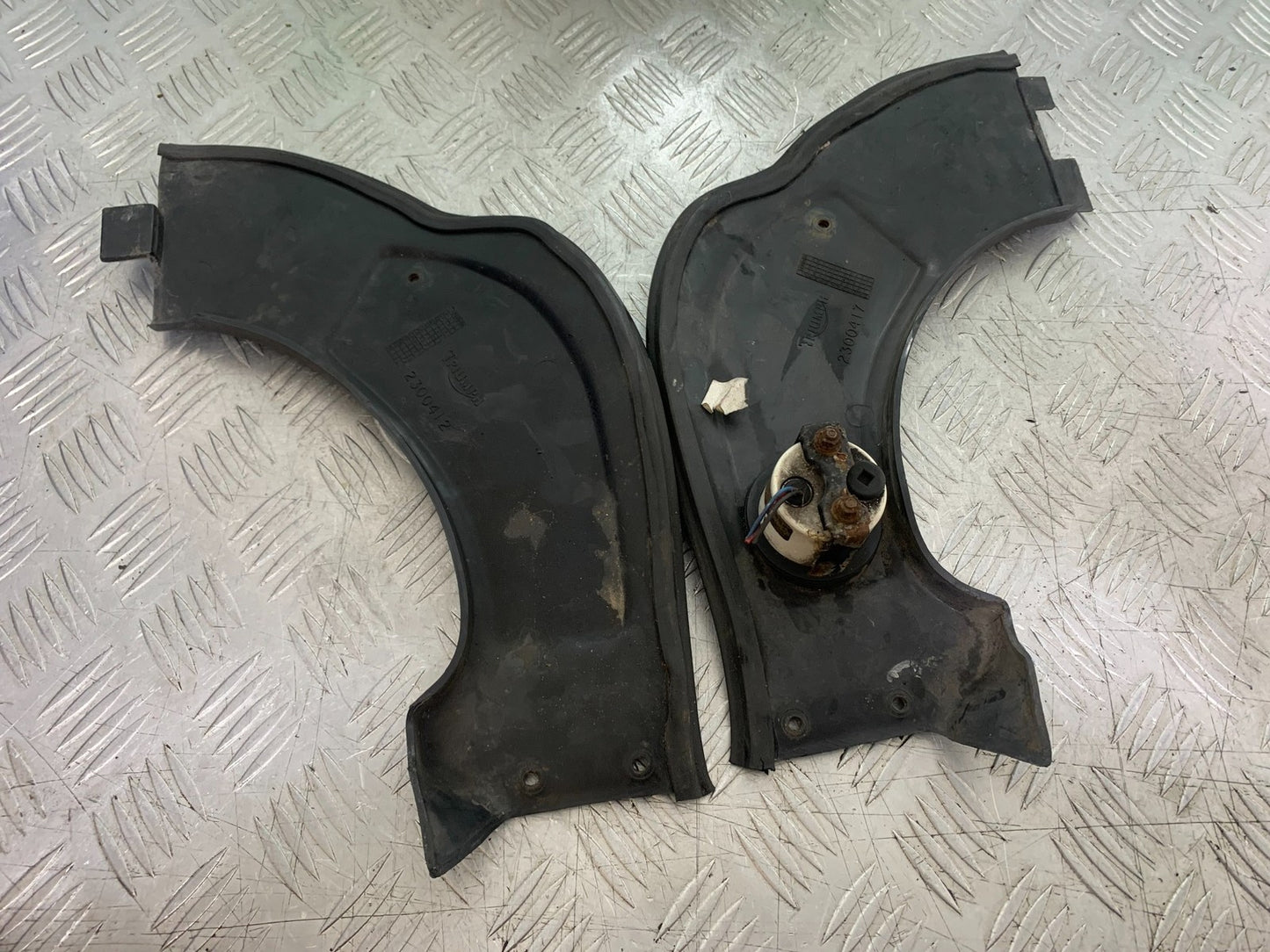 TRIUMPH TROPHY 900 LEFT AND RIGHT TOP INNER INFILLS   YEAR 1991-95 (CMB1251)