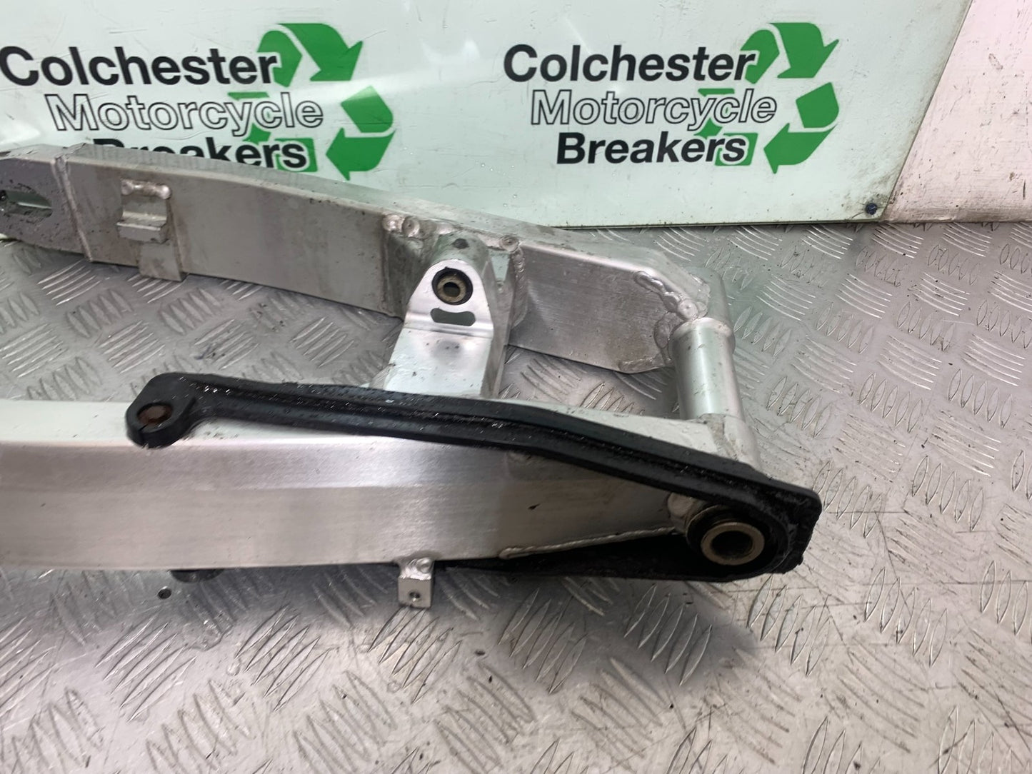 HONDA CBR1100 BLACKBIRD SWINGARM YEAR 1999-2005 (CMB1232)