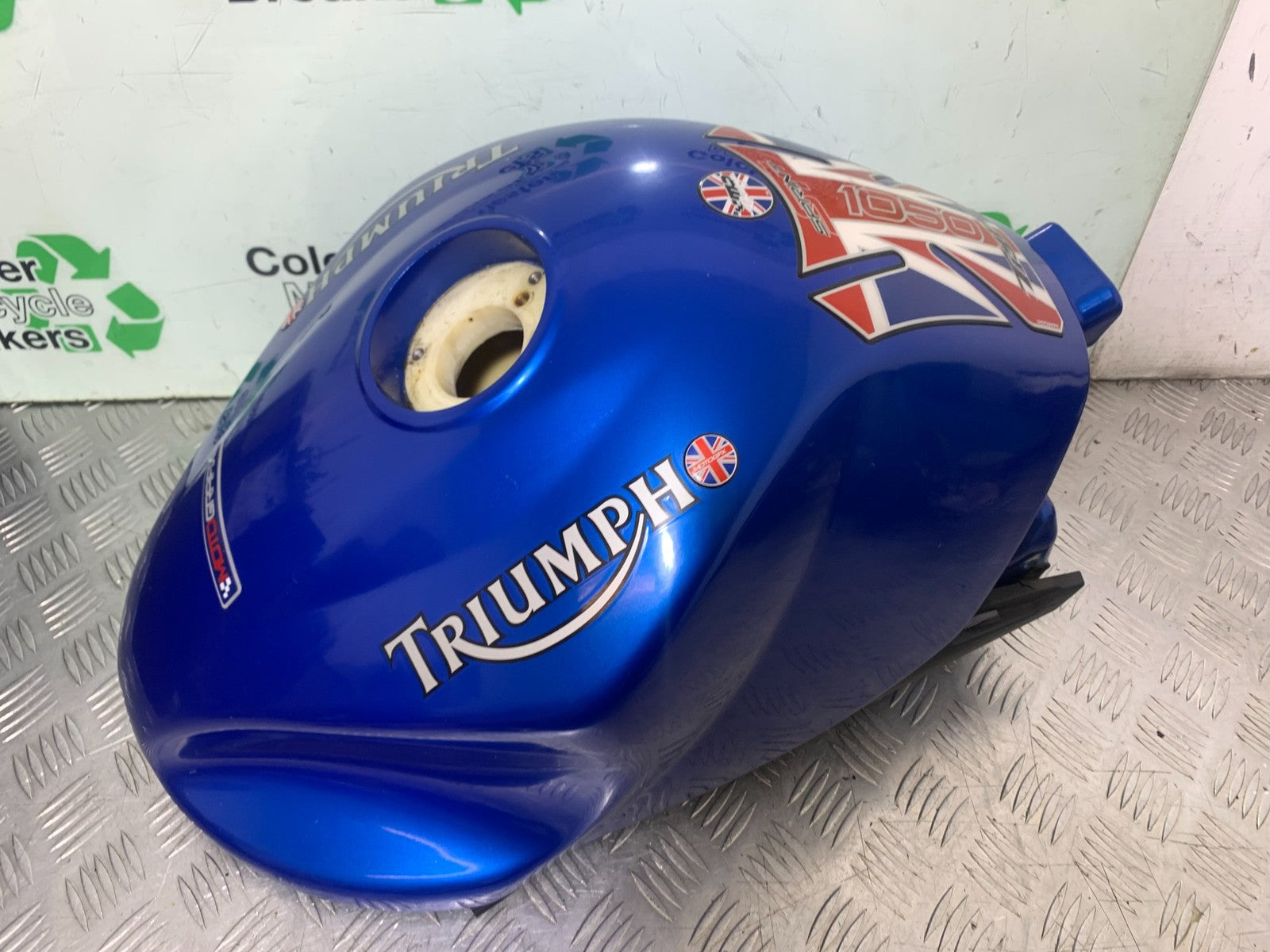 TRIUMPH 1050 SPRINT ST PETROL TANK  2004-2007 (CMB1197)
