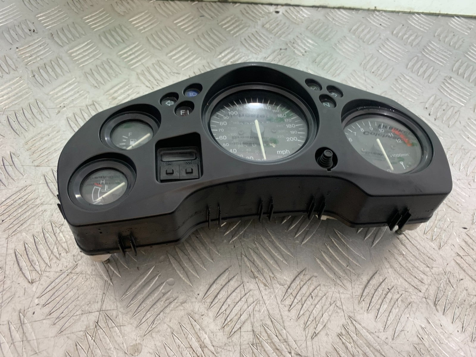HONDA CBR1100 BLACKBIRD CLOCKS SPEEDO DASH   YEAR 1999-2005 (CMB1232)
