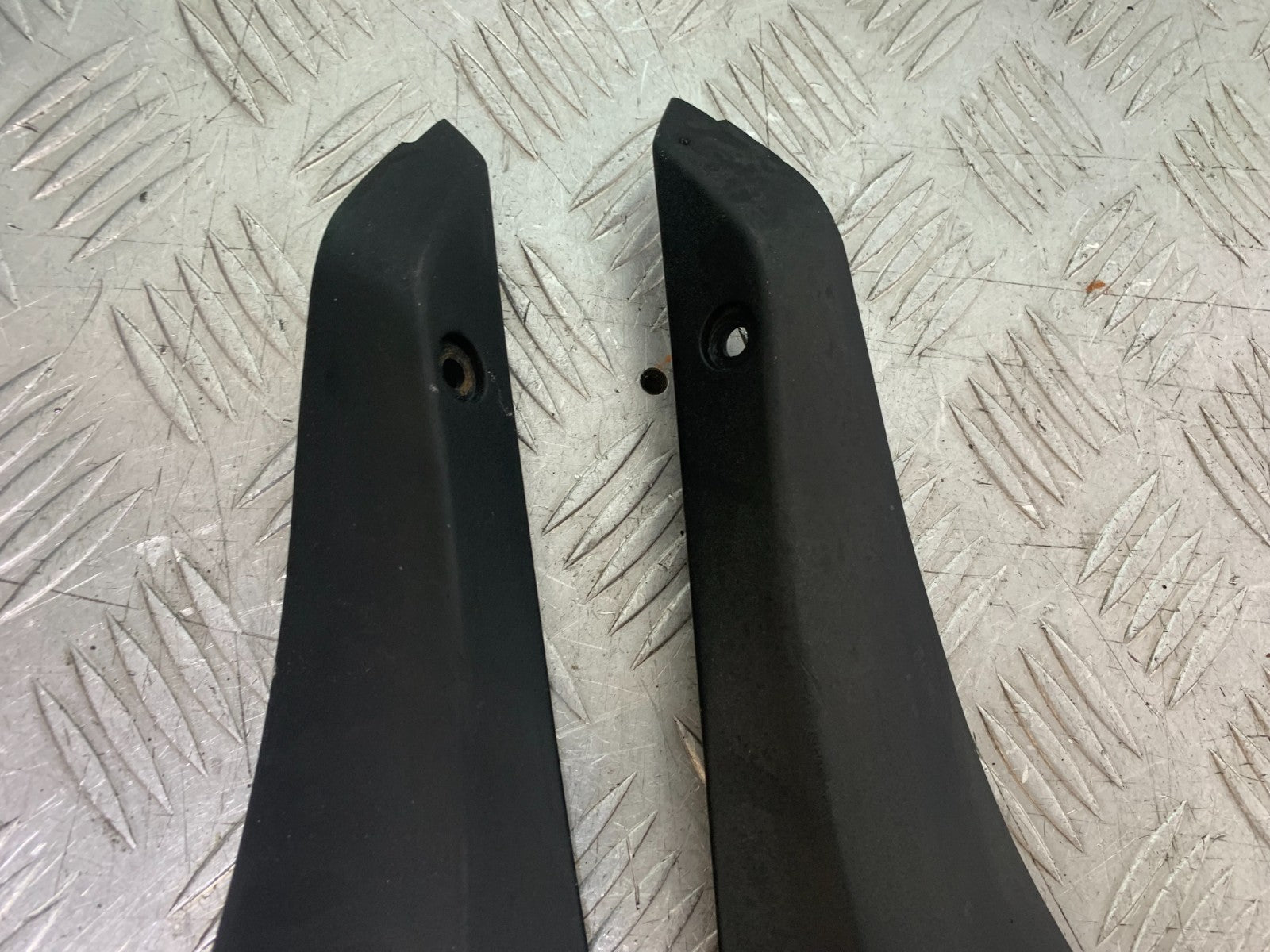 SUZUKI RF900 RF 900 LEFT AND RIGHT TOP INFILLS  YEAR 1994-1999 CMB1326