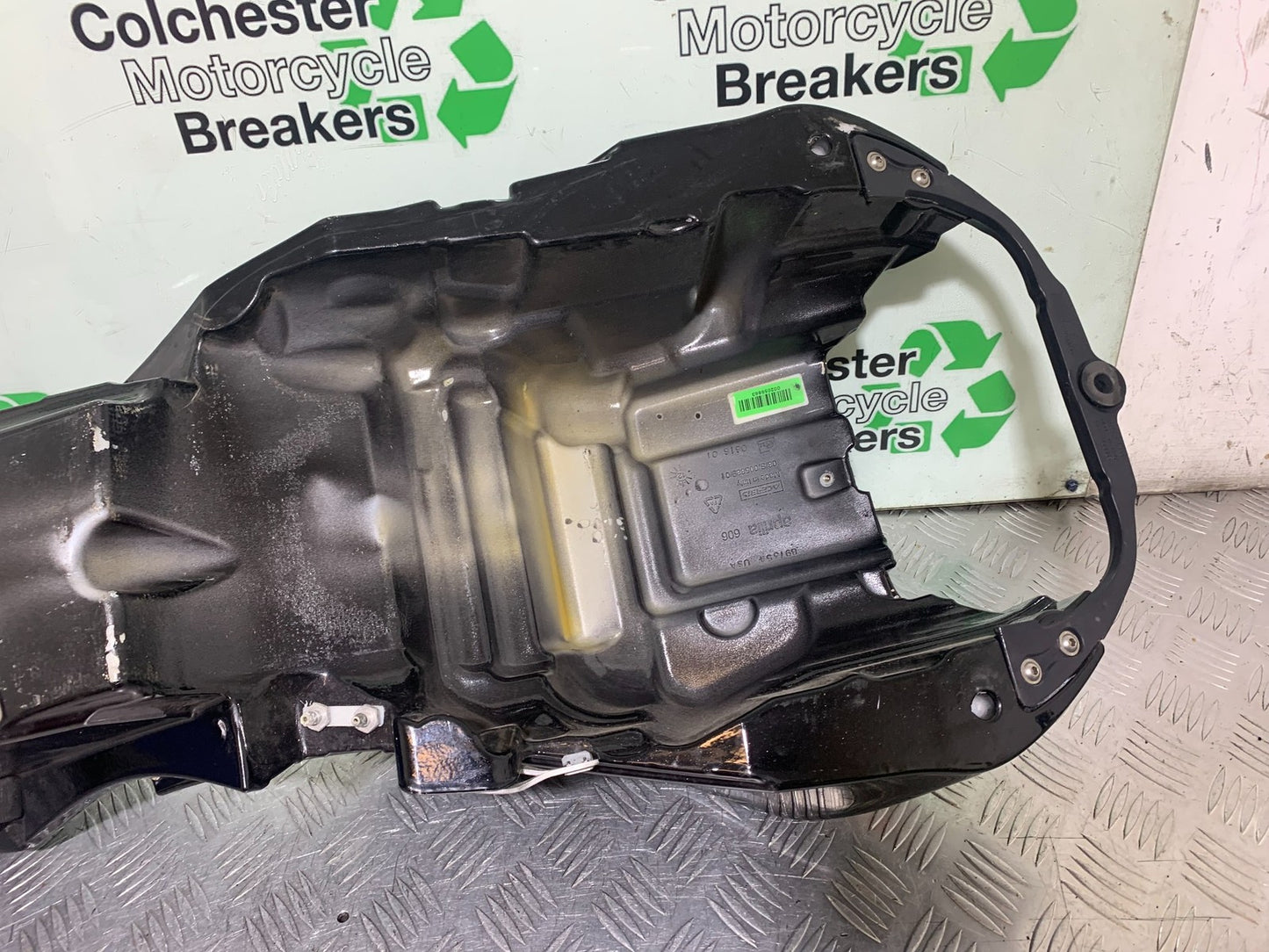 APRILIA RSV4 FACTORY PETROL TANK   YEAR 2009-2012(CMB1224)