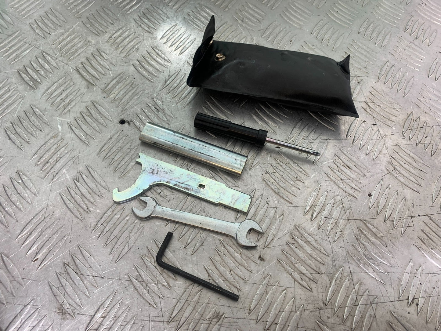 HONDA CBR1000 rr FIREBLADE TOOL KIT  YEAR 2012-2016 (CMB1198)