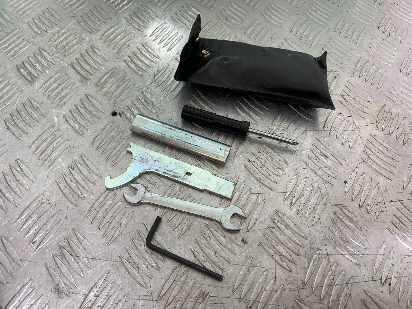 HONDA CBR1000 rr FIREBLADE TOOL KIT  YEAR 2012-2016 (CMB1198)