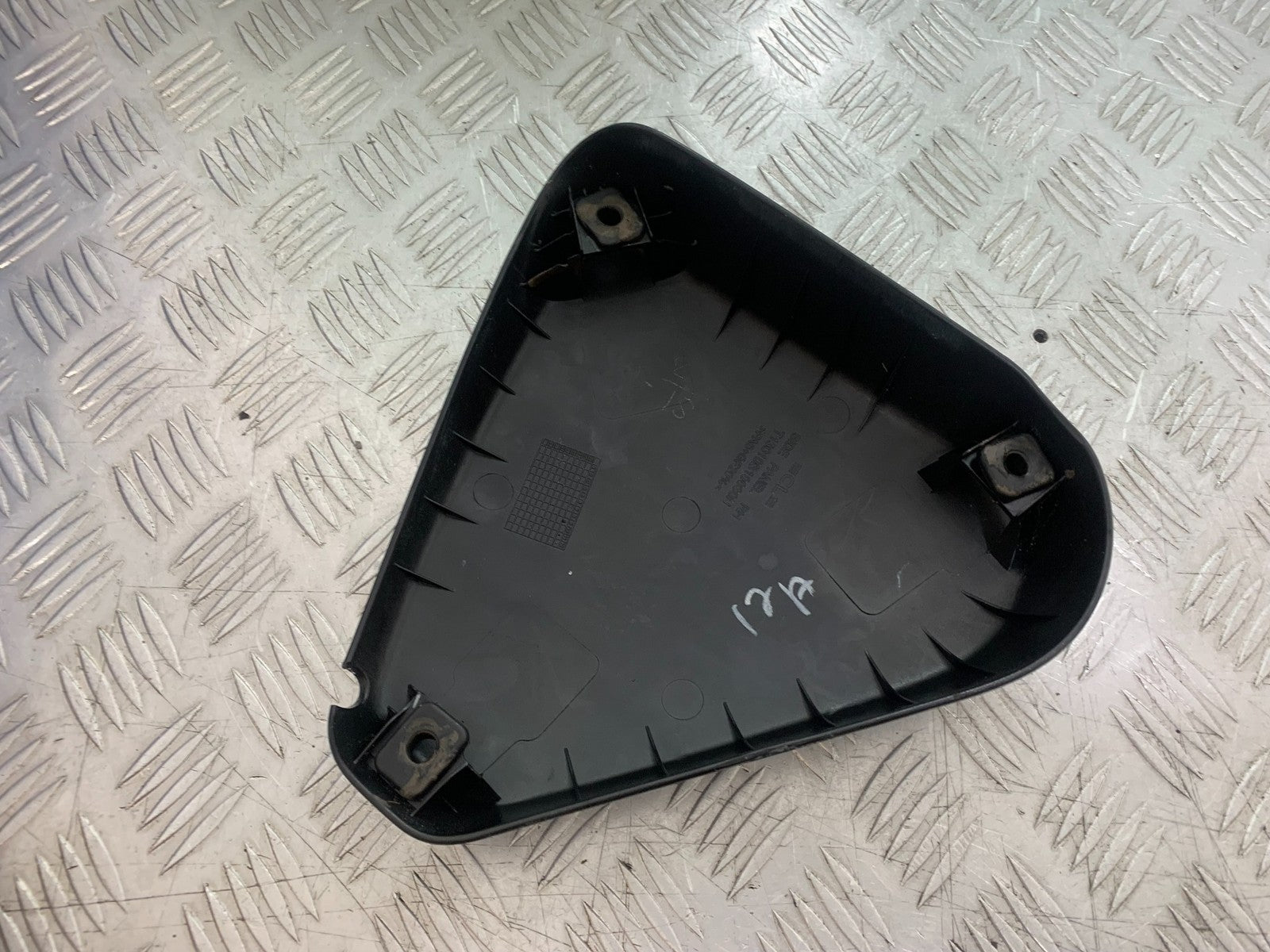 BSA 650 GOLD STAR RIGHT SEAT PANEL YEAR 2022-2025 (CMB1262)