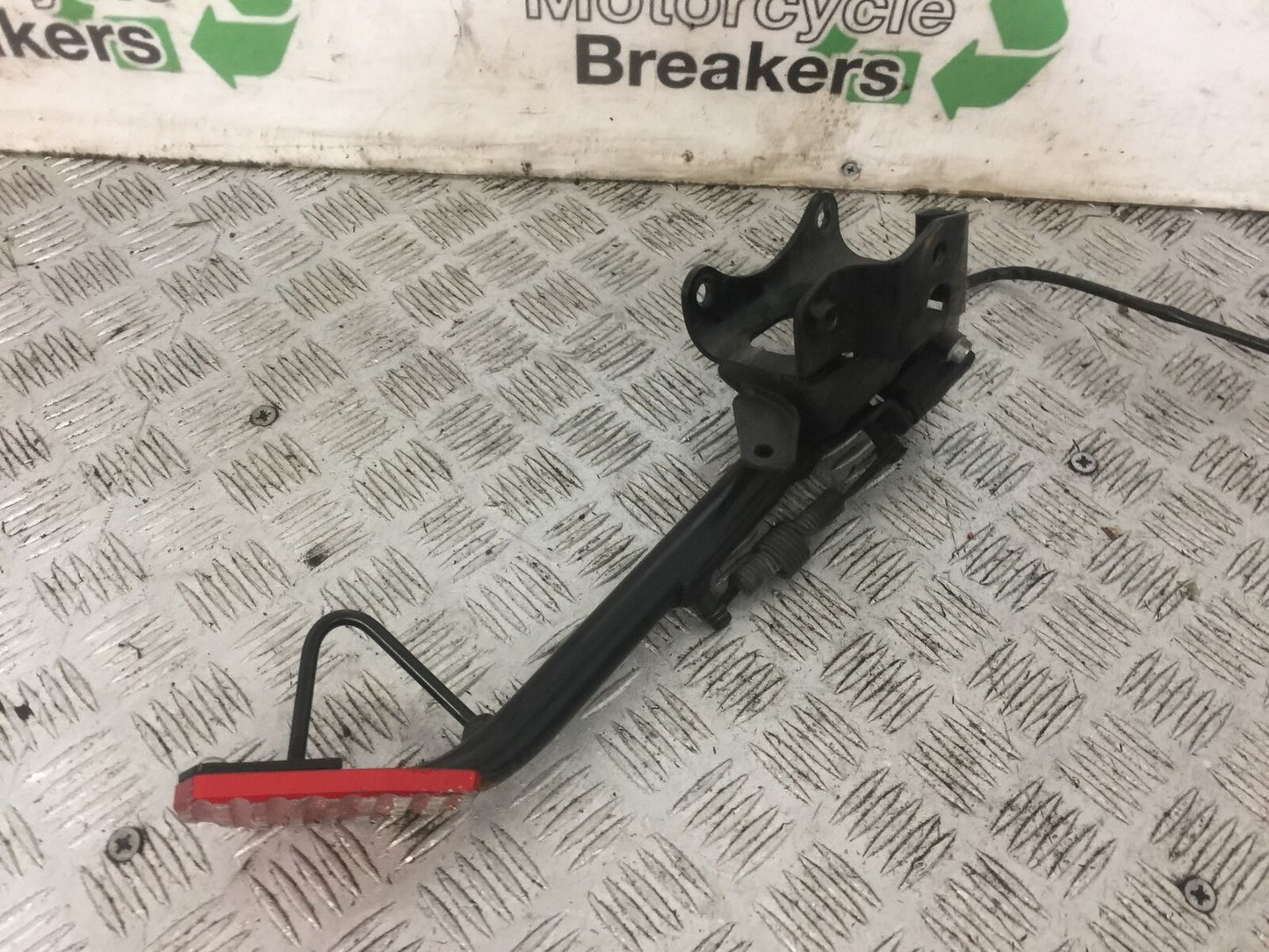 SUZUKI 650 BURGMAN SIDE STAND  YEAR 2014-2018 (STOCK 769)