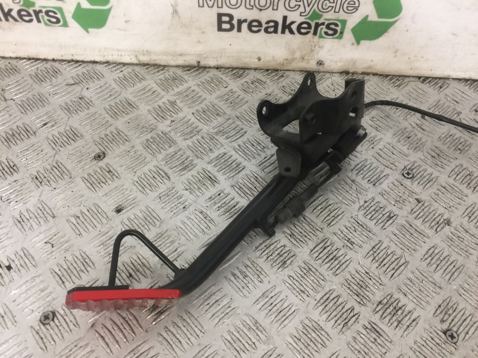 SUZUKI 650 BURGMAN SIDE STAND  YEAR 2014-2018 (STOCK 769)